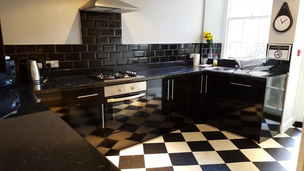 Kitchen, City Retreat Edinburgh ApartHotels in Edinburgh