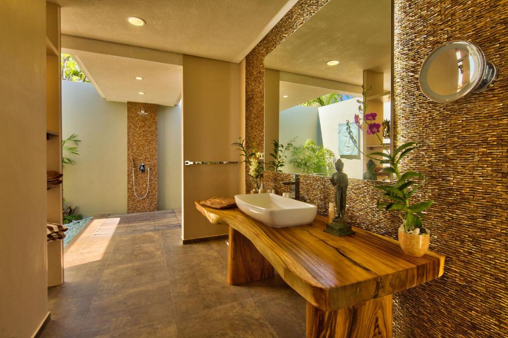 Relax Bali Beach Front Dive &#038; Spa Resort