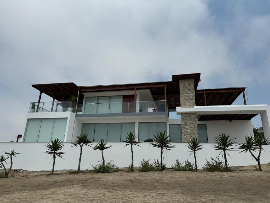 Dolphin house 915 - 1