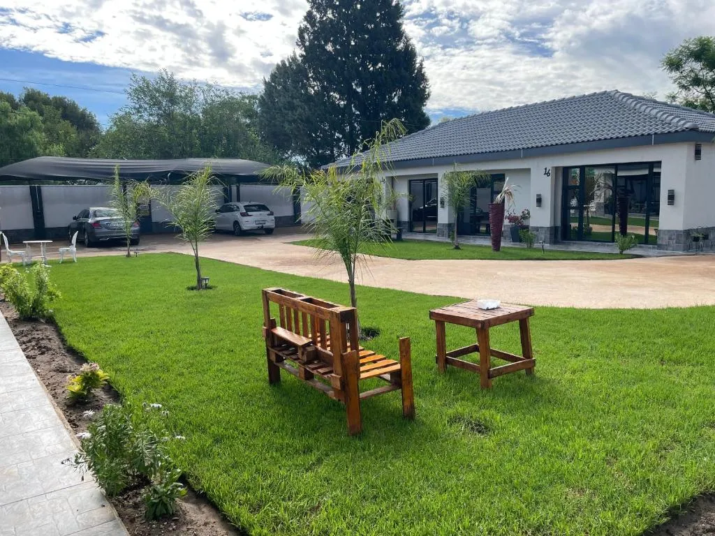 Rabi’s guesthouse, hotel in Mahikeng