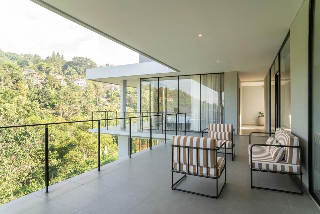 Kireina Mori Forest View Villa 6 bedrooms with a private heated swimming pool and a movie room Kireina Mori Forest View Villa 6 bedrooms with a private heated swimming pool and a movie room