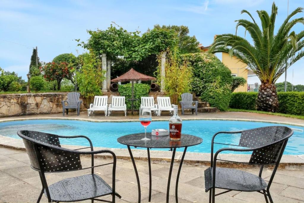 Charming Villa in Igreja Nova do Sobral with Private Pool, Sobral