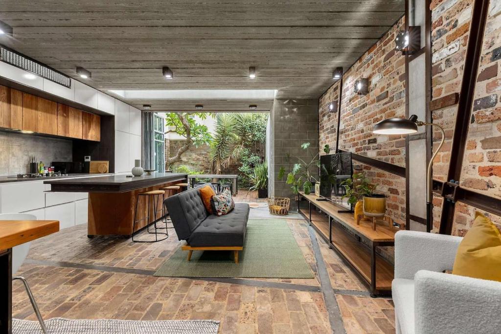 Modern & Stylish 3BR in Redfern, Sydney