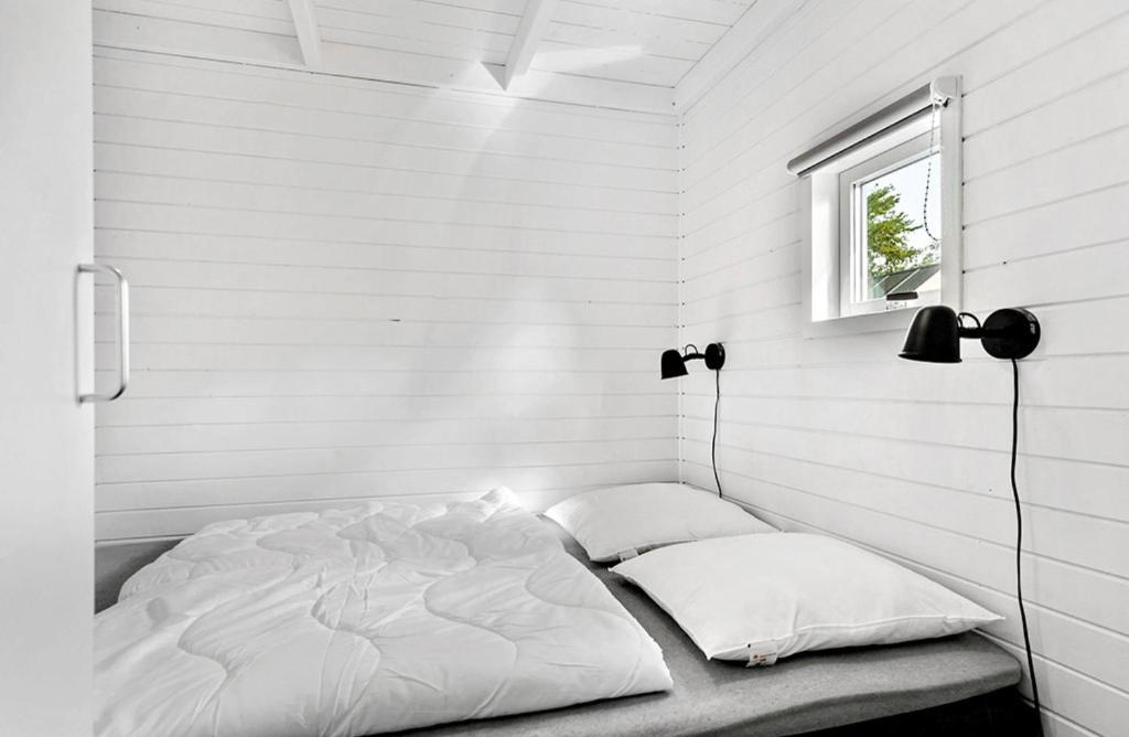 Luxury Cottage with Private Bathroom (6 Adults)