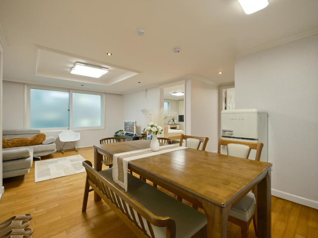 Plantree filled with the charm of the East and the atmosphere of the West