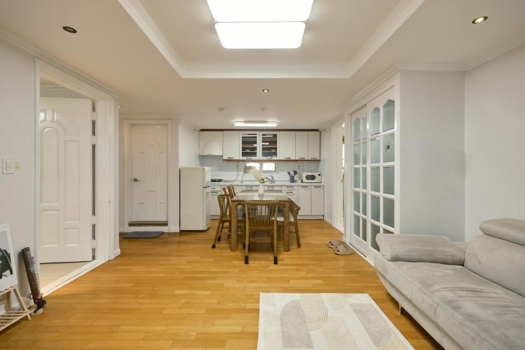 Plantree filled with the charm of the East and the atmosphere of the West