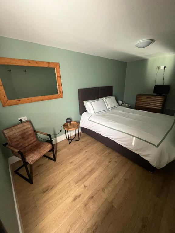 The Axe and Compass, Leighton Buzzard