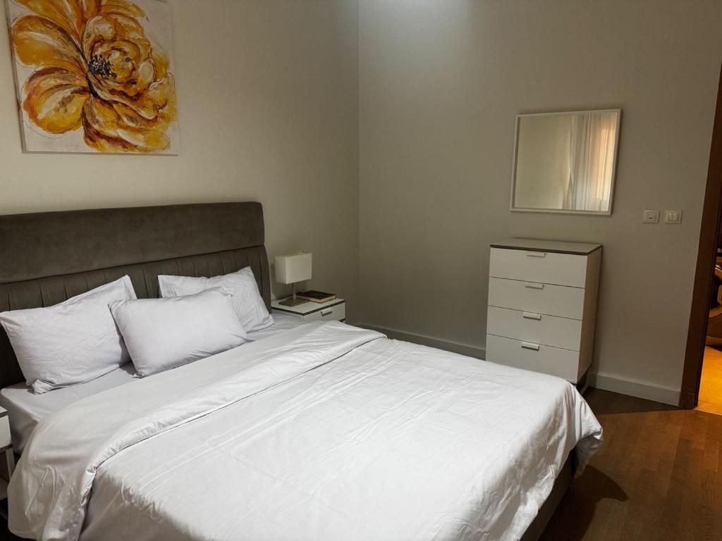 Adorable apartment in mivida, Káhira