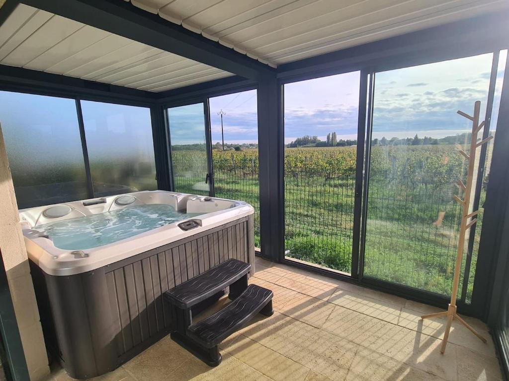 Gîte au coeur des vignes, jacuzzi et sauna privés, Pujols-sur-Ciron