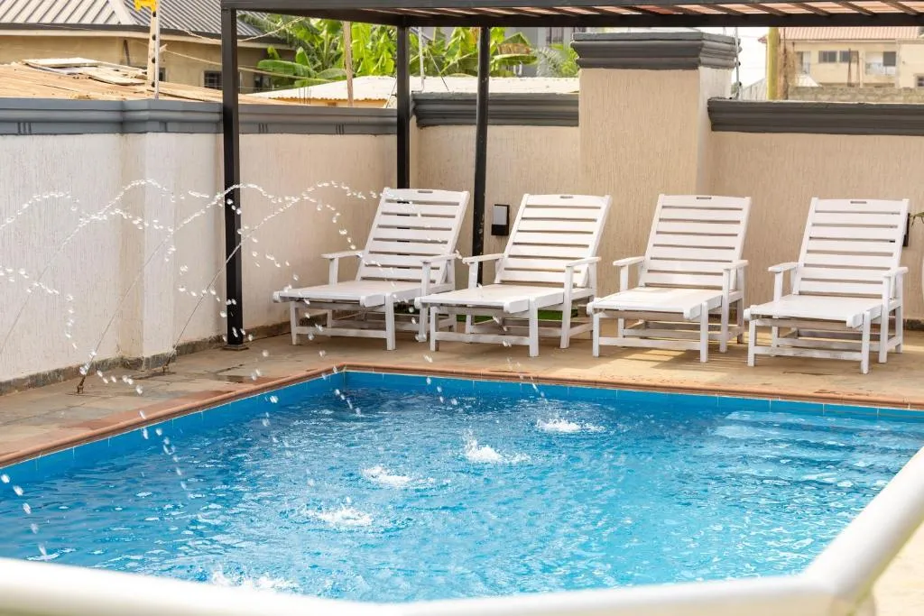 Luxecom Apartments, hotel in Ashalebotwe