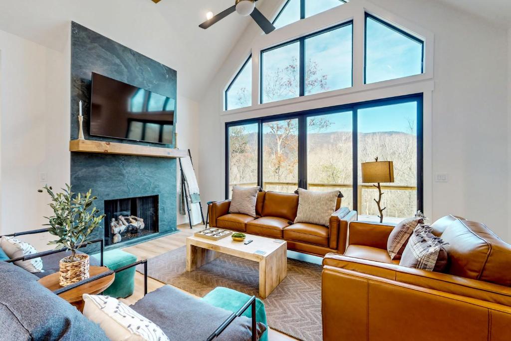 The Gilded Owl, Sautee Nacoochee