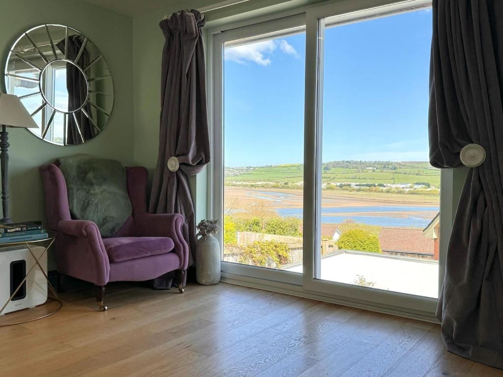 Stylish home, with amazing estuary view, Pilton