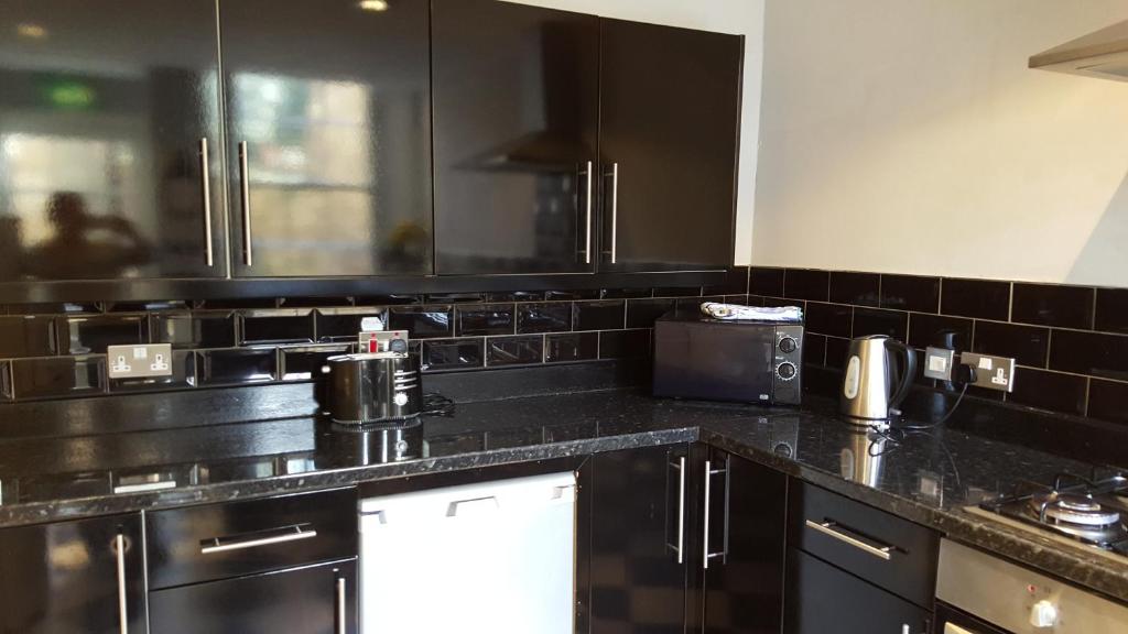 Kitchen, City Retreat Edinburgh ApartHotels in Edinburgh