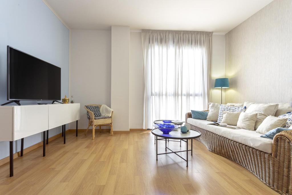 -MalagaSunApts-Terrace,Pool&Park - 4