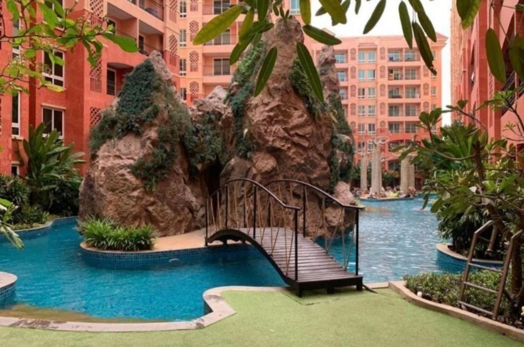 Seven Seas by KarlKarlsn, Jomtien pláž