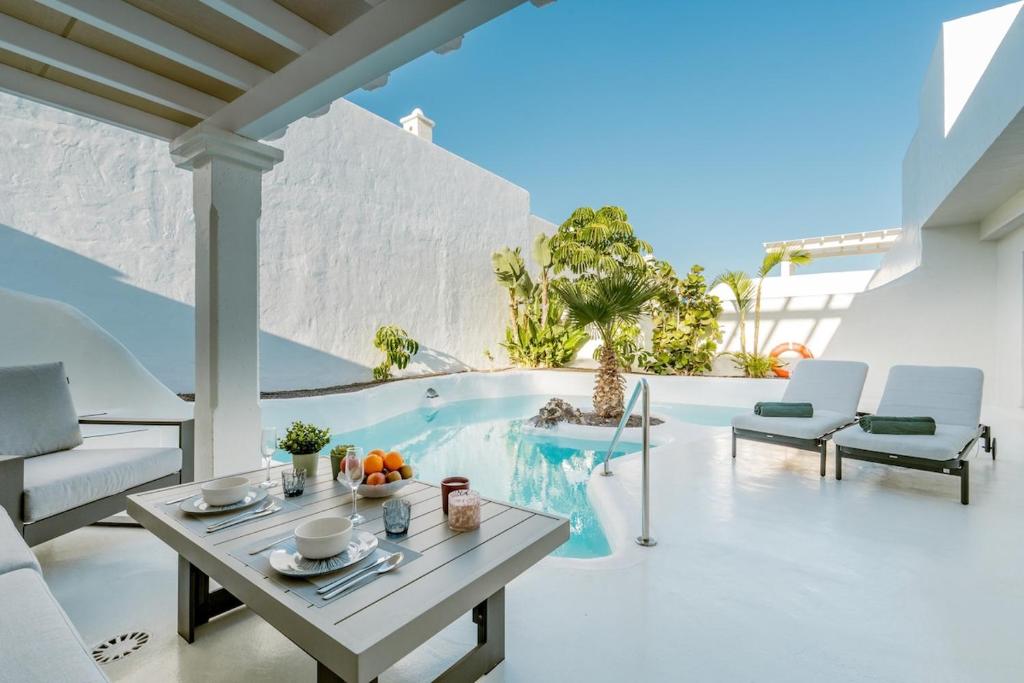 Exclusive Villa in Bahiazul with heated pool - 2