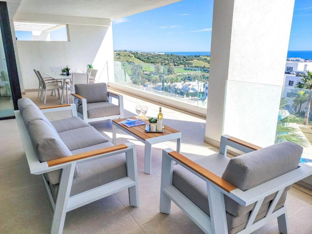 Two bedroom apartment in Mirador Del Golf Estepona - 4