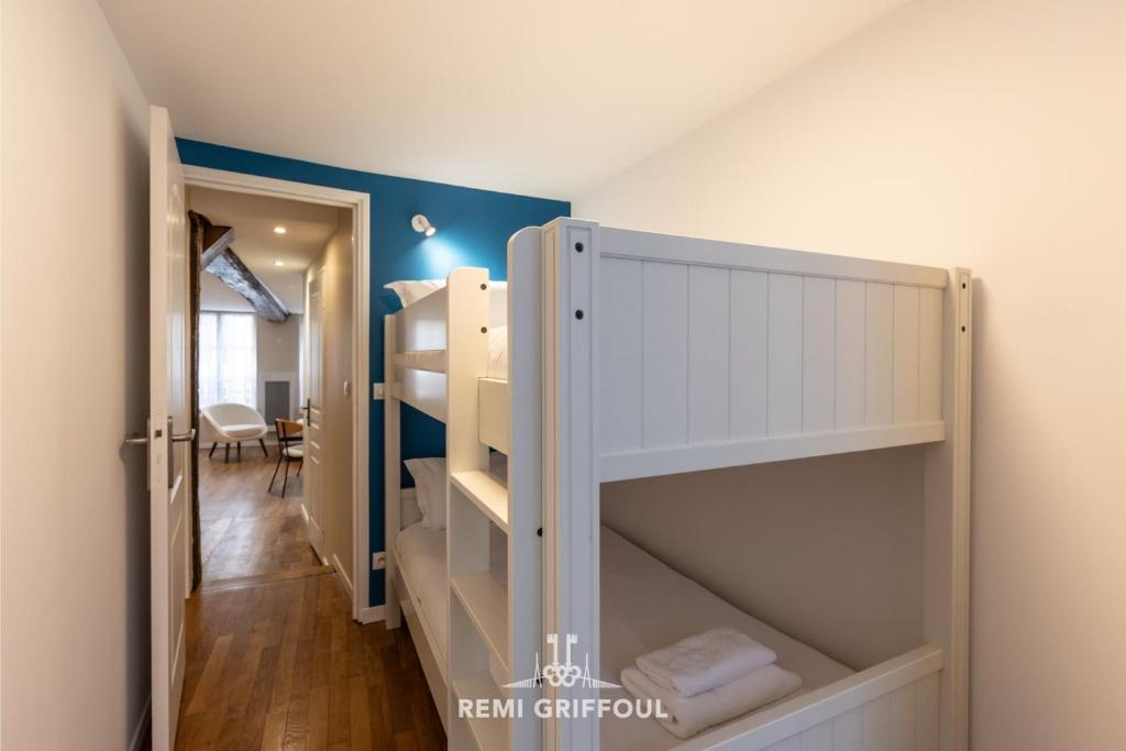 Le Bois Bleu 2nd Floor Elegance & Comfort in the Heart of Honfleur - 5