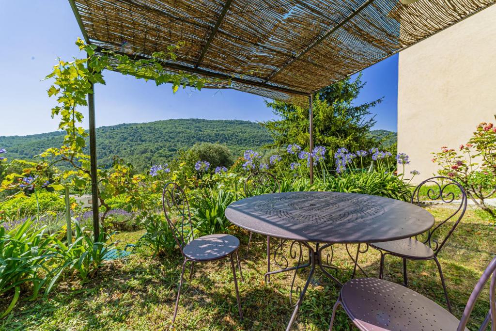 2 Bed Apartment Sleeps 6 - Pets Ok - Free Parking - 4