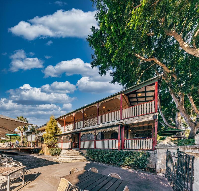 ワイズマンズ イン ホテル (Wisemans Inn Hotel) 外観