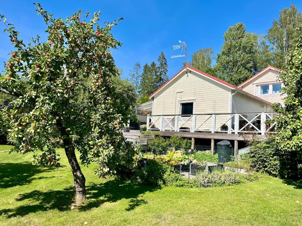 Air-conditioned 50 sqm studio suite near subway, Helsinki