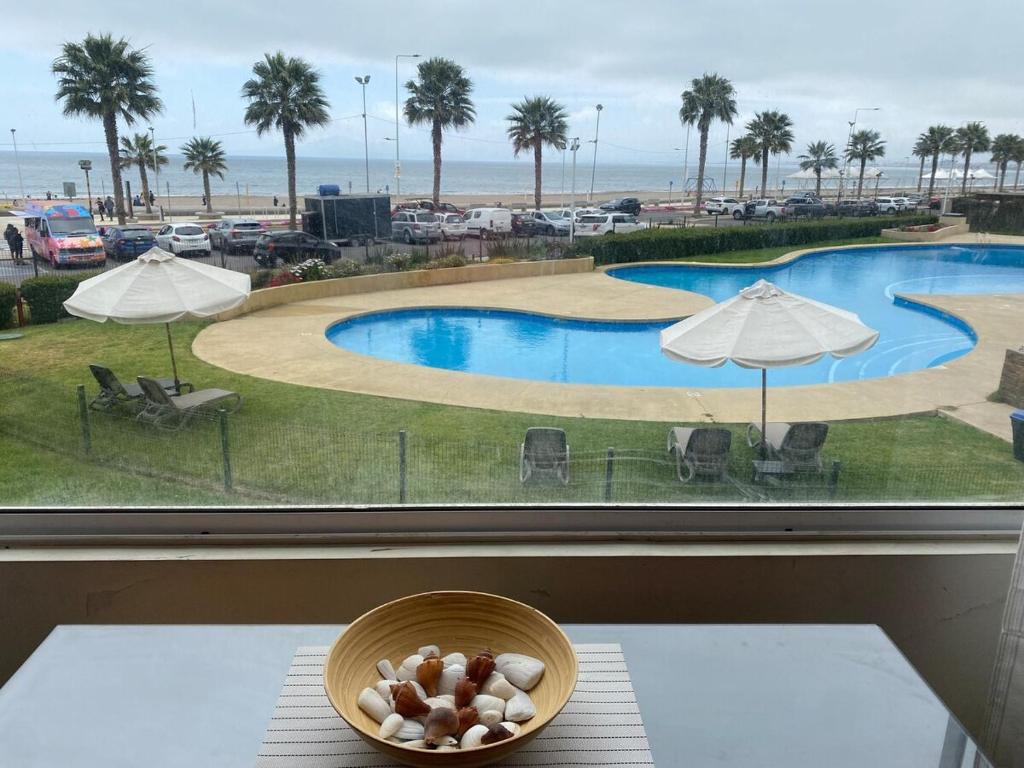 First line, ocean view - 5