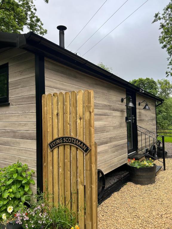 Flying Scotsman Unique Carriage Pet Friendly! Lazy Spa can be available upon request with additional cost of 40, Bridgend