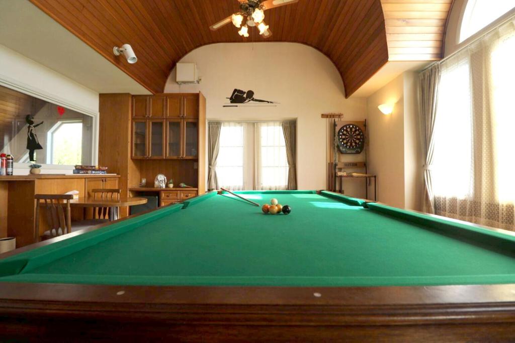 Scotch House World Moderm Ism, Ito