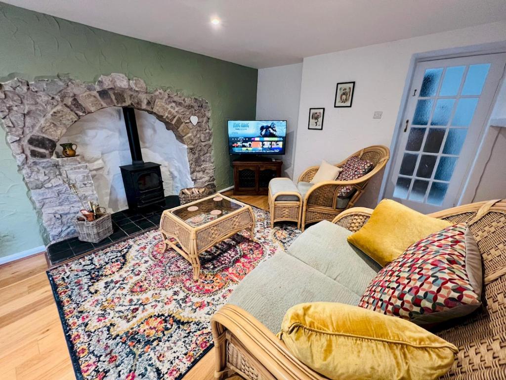 Pass the Keys Dene Cottage - Perfect for 8 & Pets in Youlgrave, Youlgreave