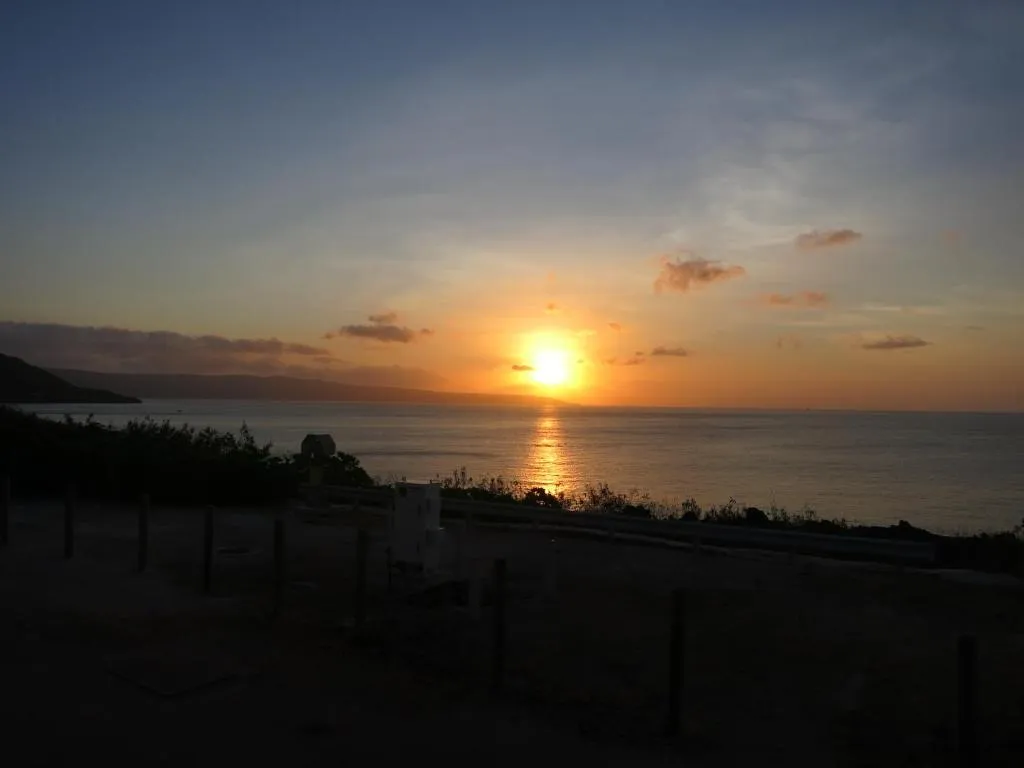 The Sunset, hotel ve Flying Fish Cove