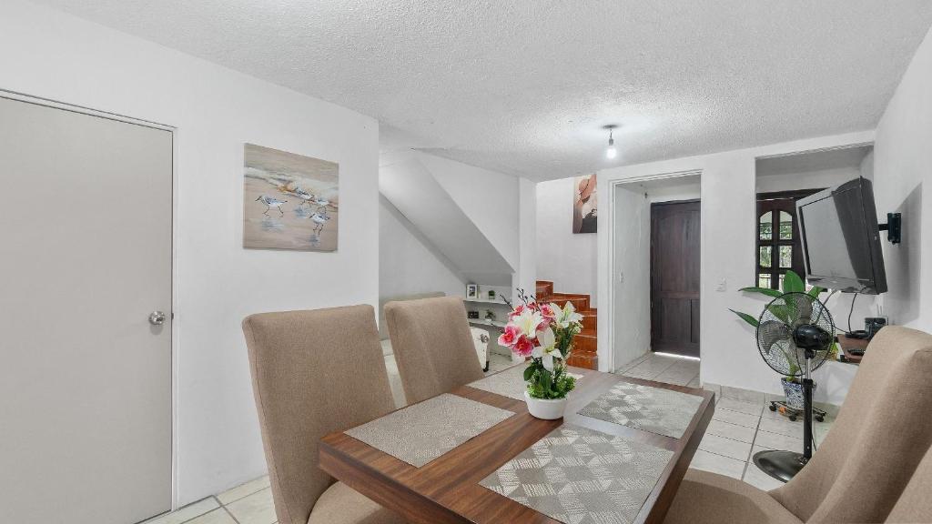 Casa Cozy, 2 bedroom, 4 bed, 2 baths with parking - 2