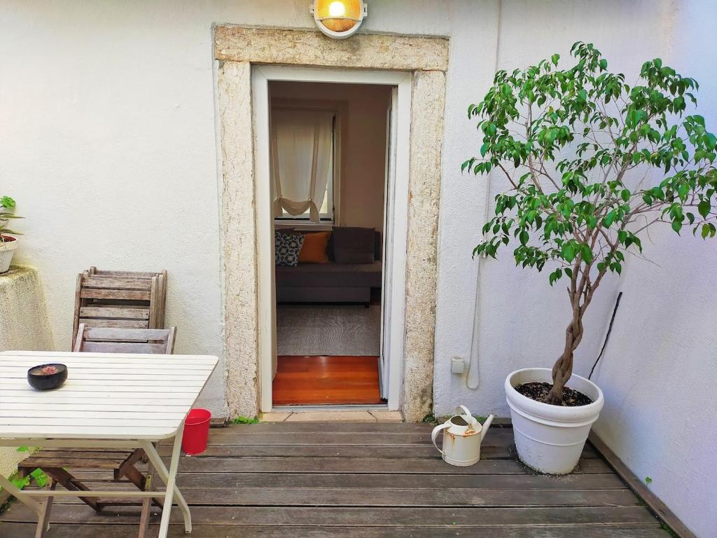 Central terrace apartment at typical Bica and Chiado, Lisbonne