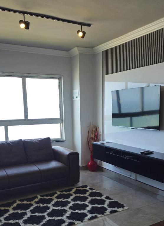 Sea Views at High Tide 1803, Amanzimtoti