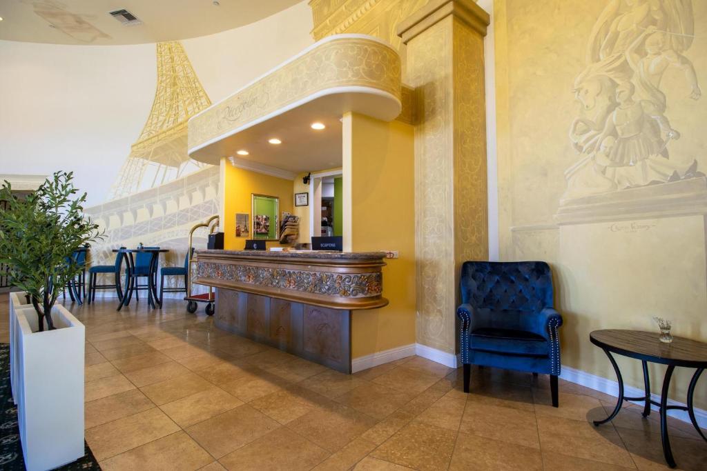 フロント・ロビー