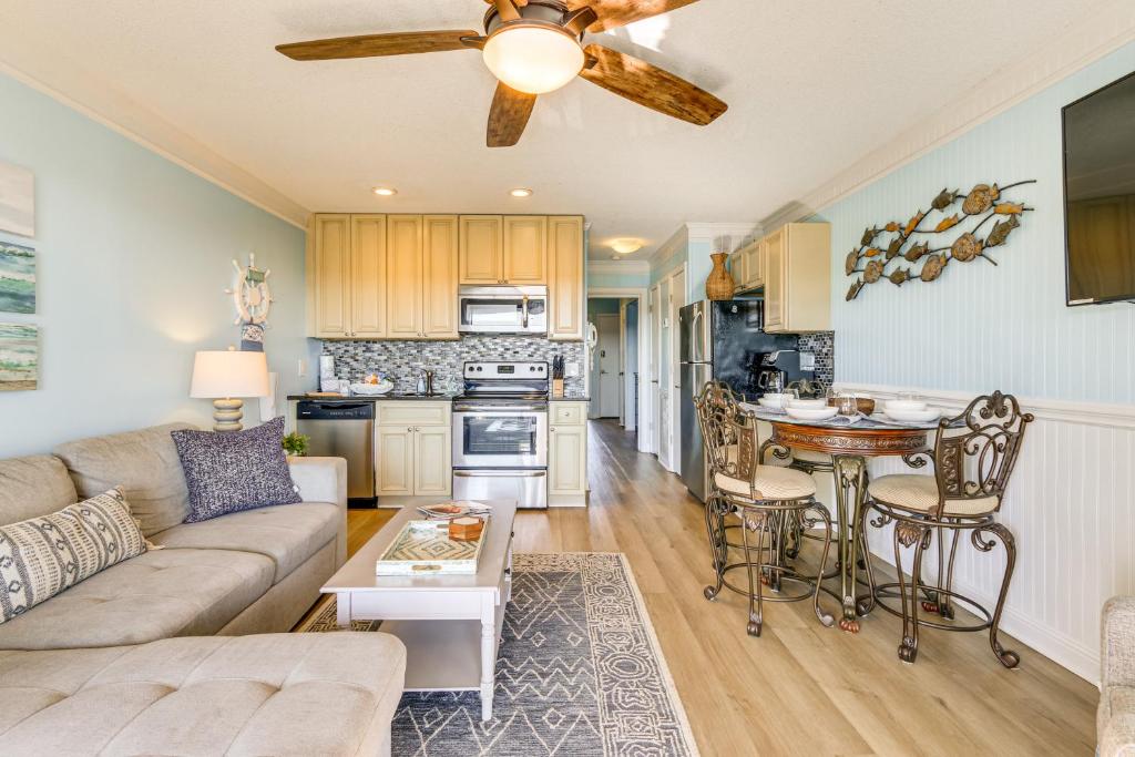 Walk to Folly Field Beach Condo with 2 Pools!, Hilton Head Island