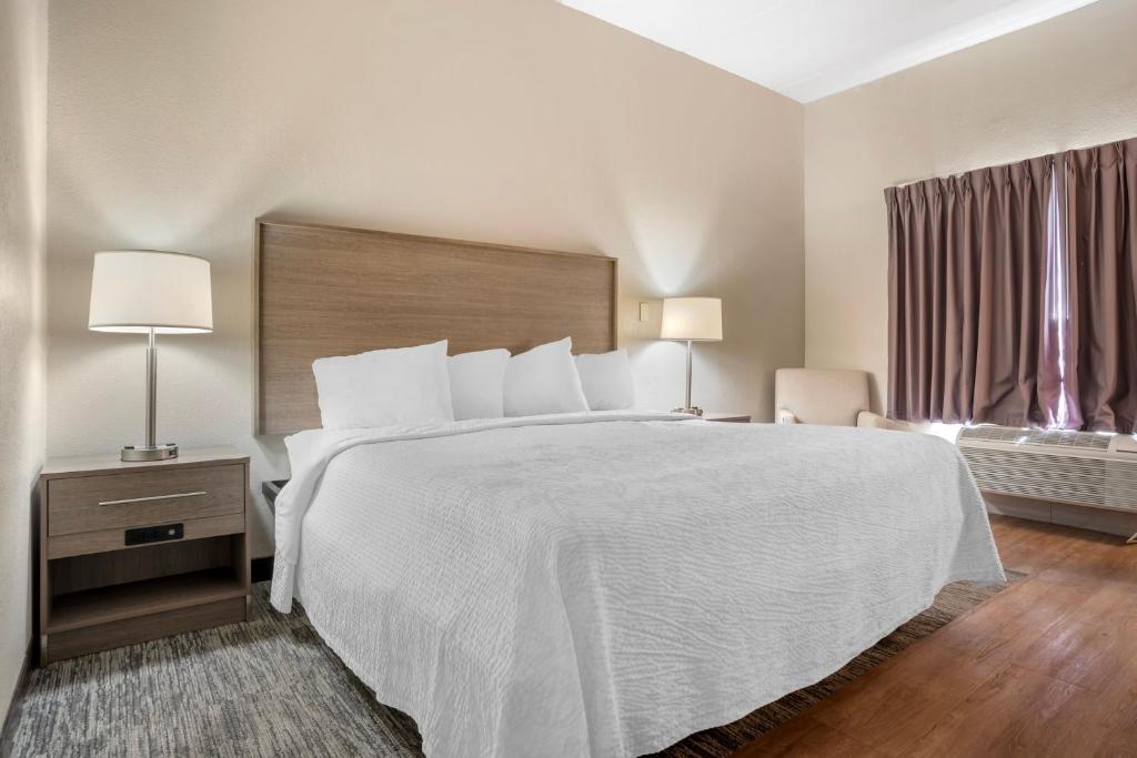 Red Roof PLUS & Suites Vicksburg, Vicksburg