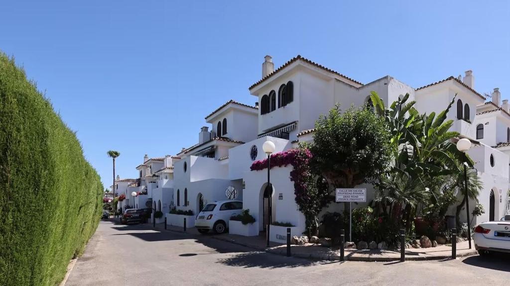 4 Bedroom Townhouse 200 meters from the Beach! - 3