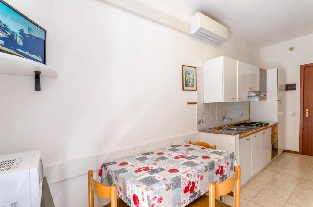 Comfy flat by the beach - 3