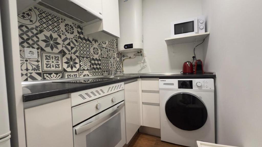 Central and Cozy in Madrid 3D - 5