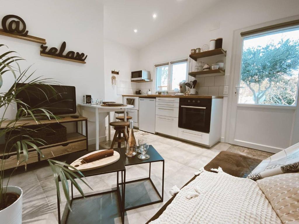 Charmant Studio Design Au Calme Avec Piscine, Le Muy