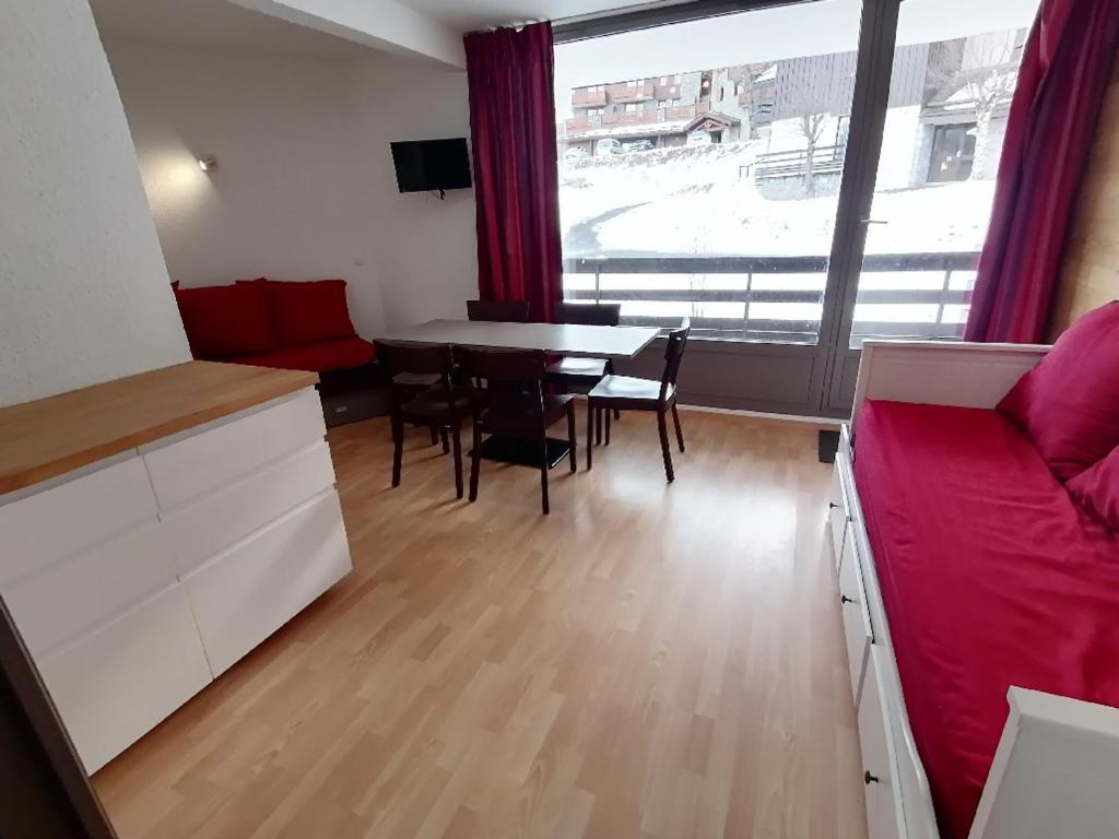 Appartement 5 personnes rénové, proche pistes et commerces, balcon sud, parking inclus - FR-1-181-2468 - 1