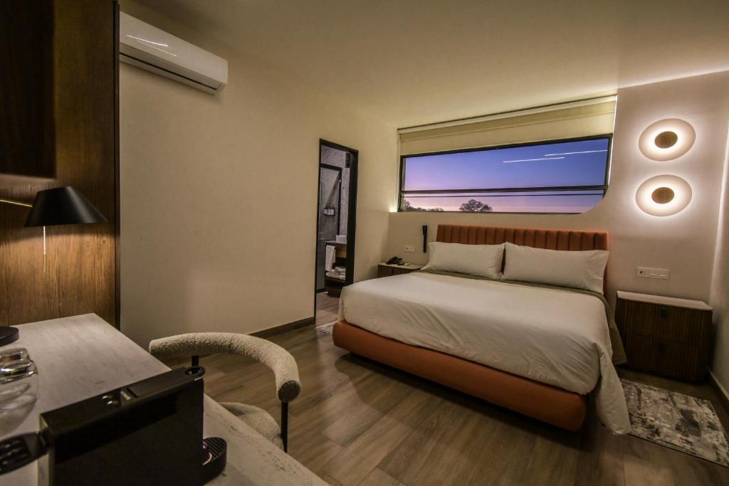 Expo Satelite 2750 Hotel & Suites - 1