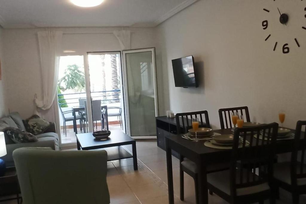 2 Bed Apt - Close To Beach - Pool - Balcony - 2