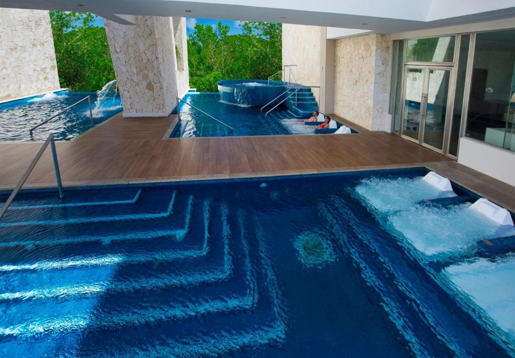 Hot tub