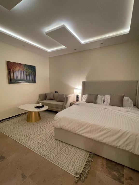 استديو مقابل البوليفارد, Rijád