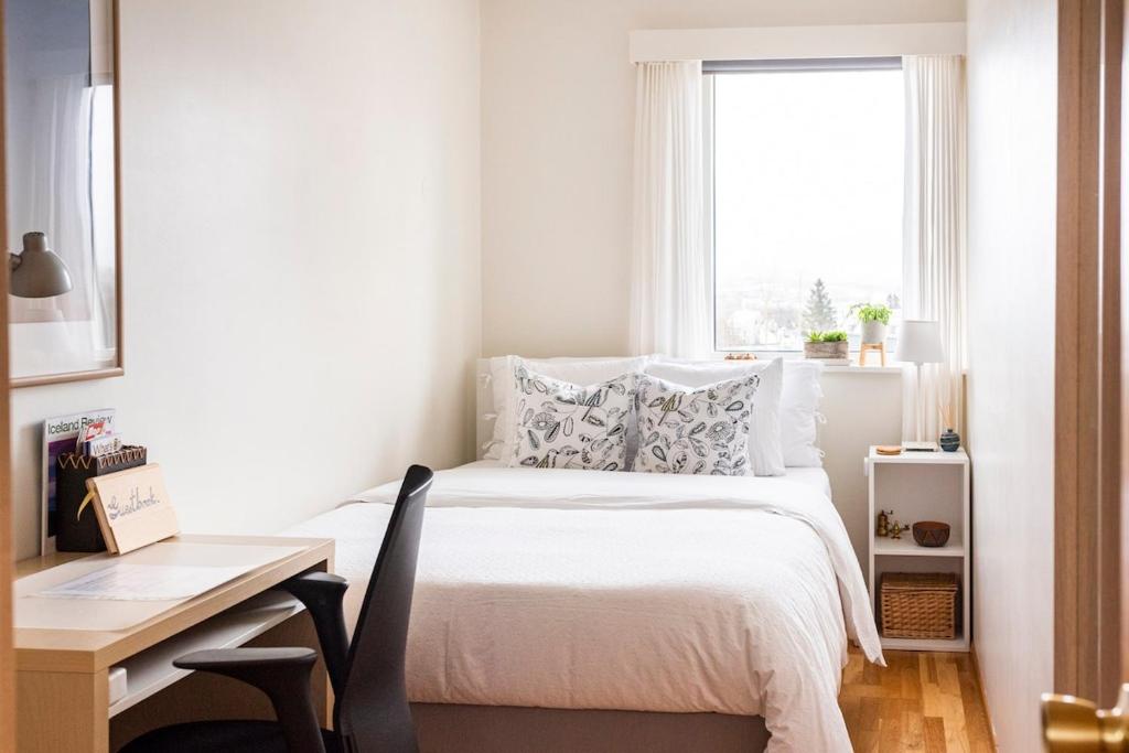 Private room in a family home with great views, Reykjavík