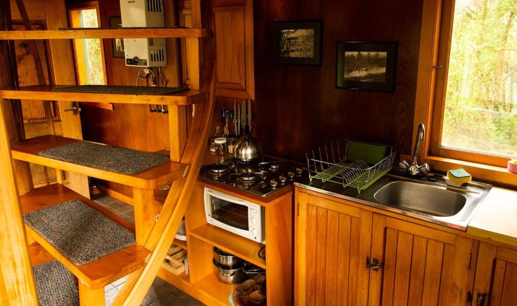 Unique Tree House Hideaway in Nature - 5