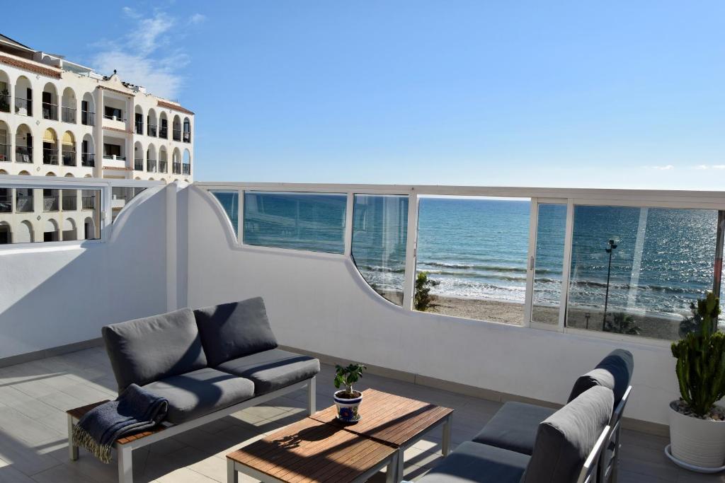 Beachfront Heaven Apartment - Carvajal Beach - 3
