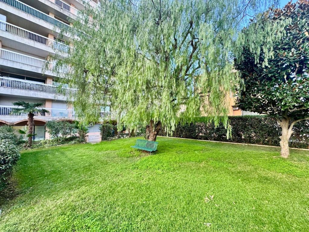 Le Lys - Apt 4 Prs - clim - piscine - parking - 3