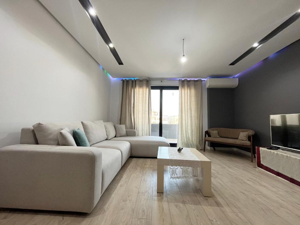 B2 Apartment 3, Kashar